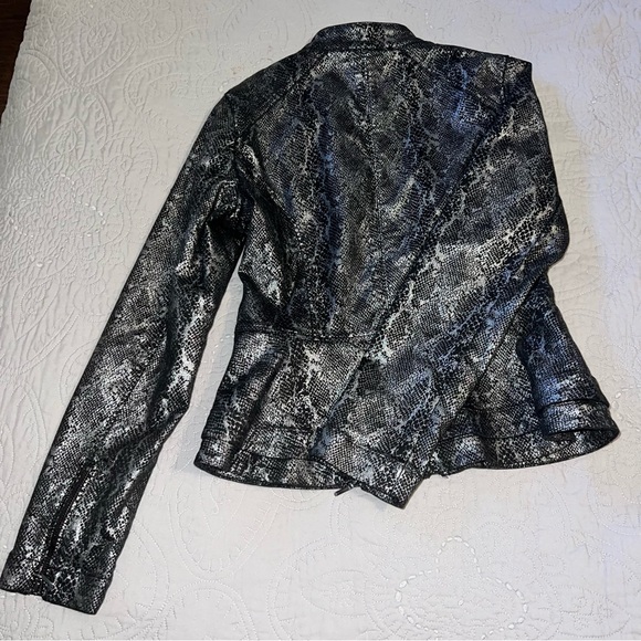 White House Black Market Petite Foiled Denim Python-Print Peplum Jacket size 2 - Picture 10 of 13